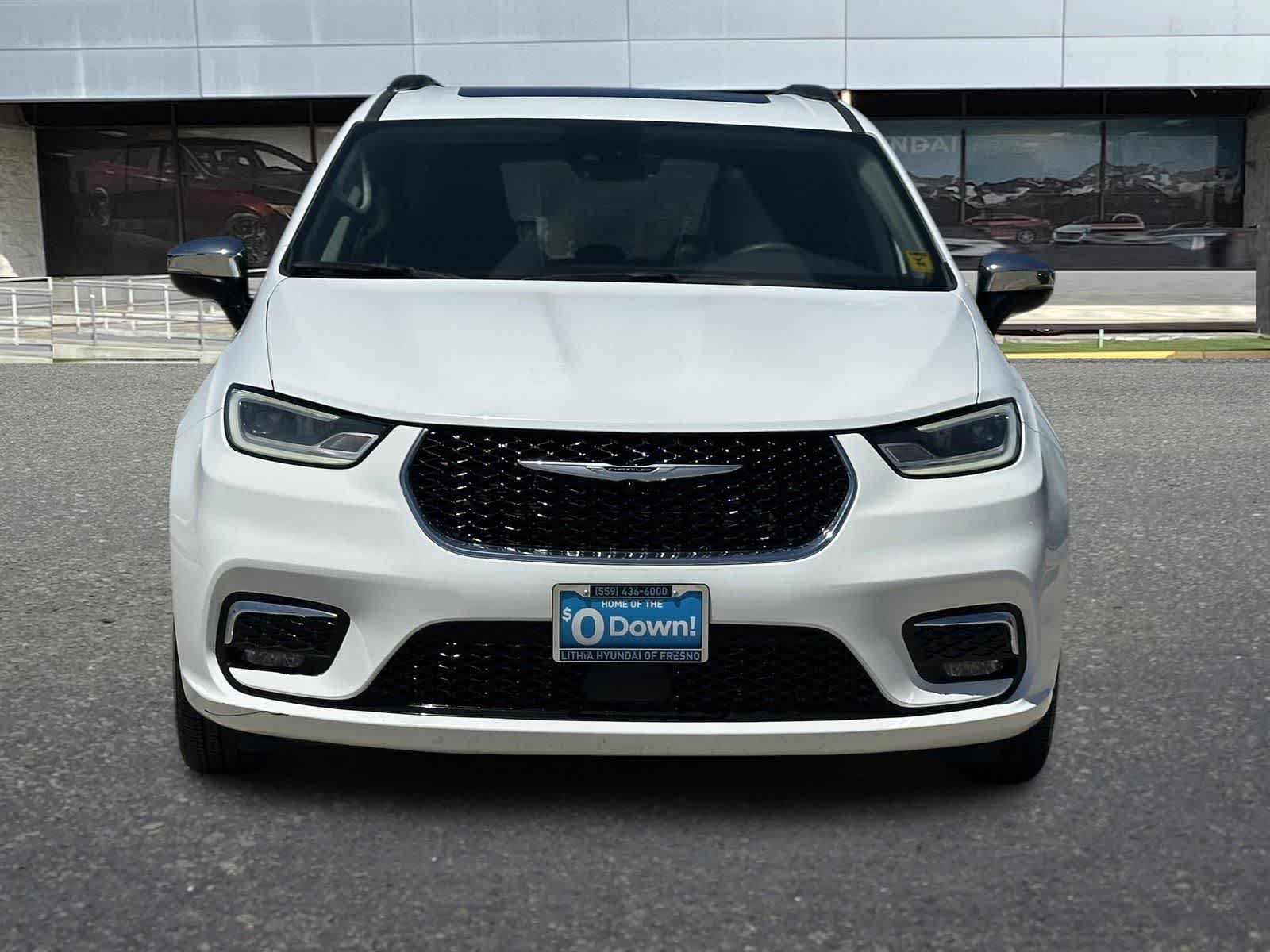 Used 2023 Chrysler Pacifica Limited FWD image 11