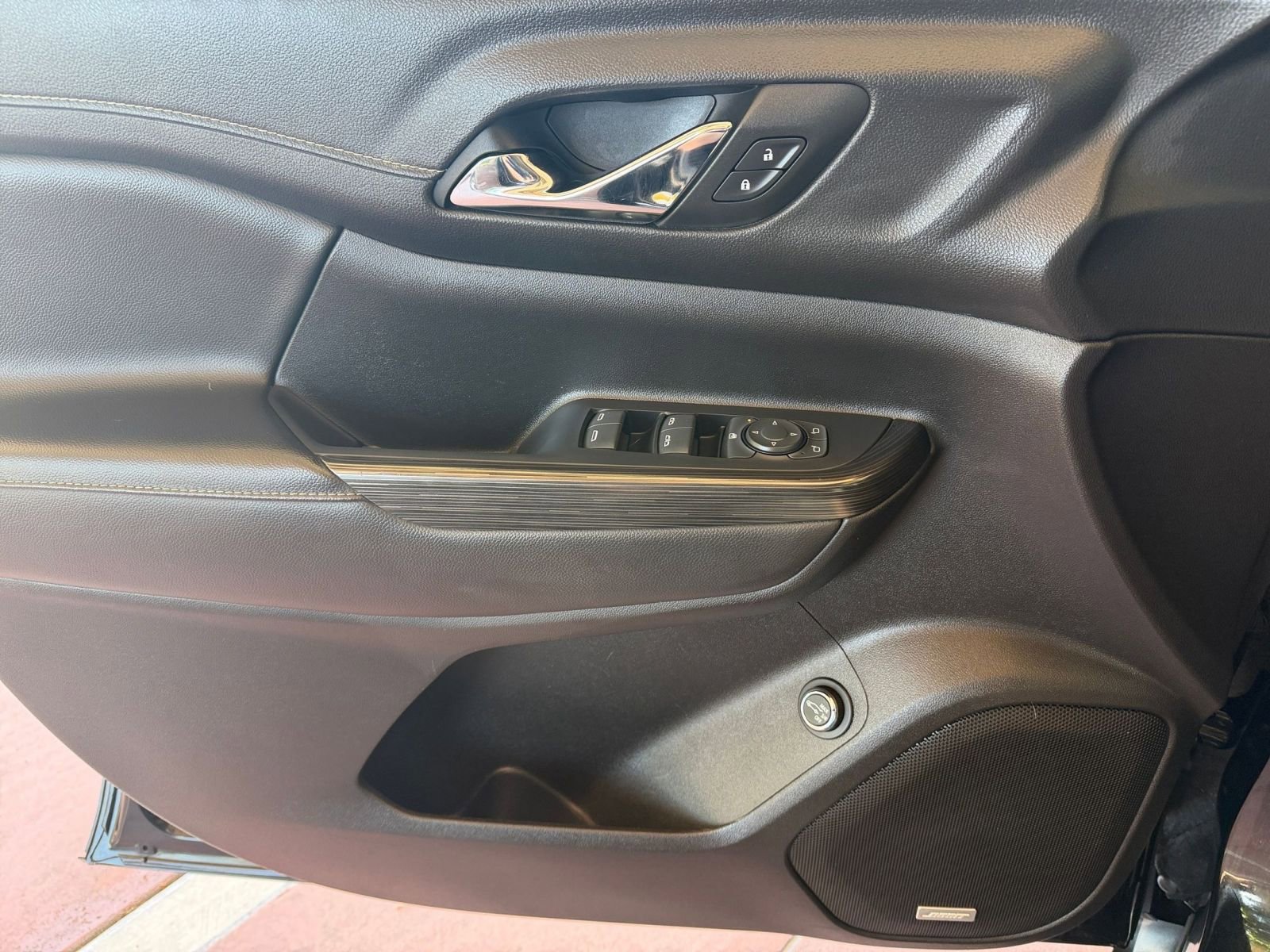 Used 2023 GMC Acadia SLT FWD image 18