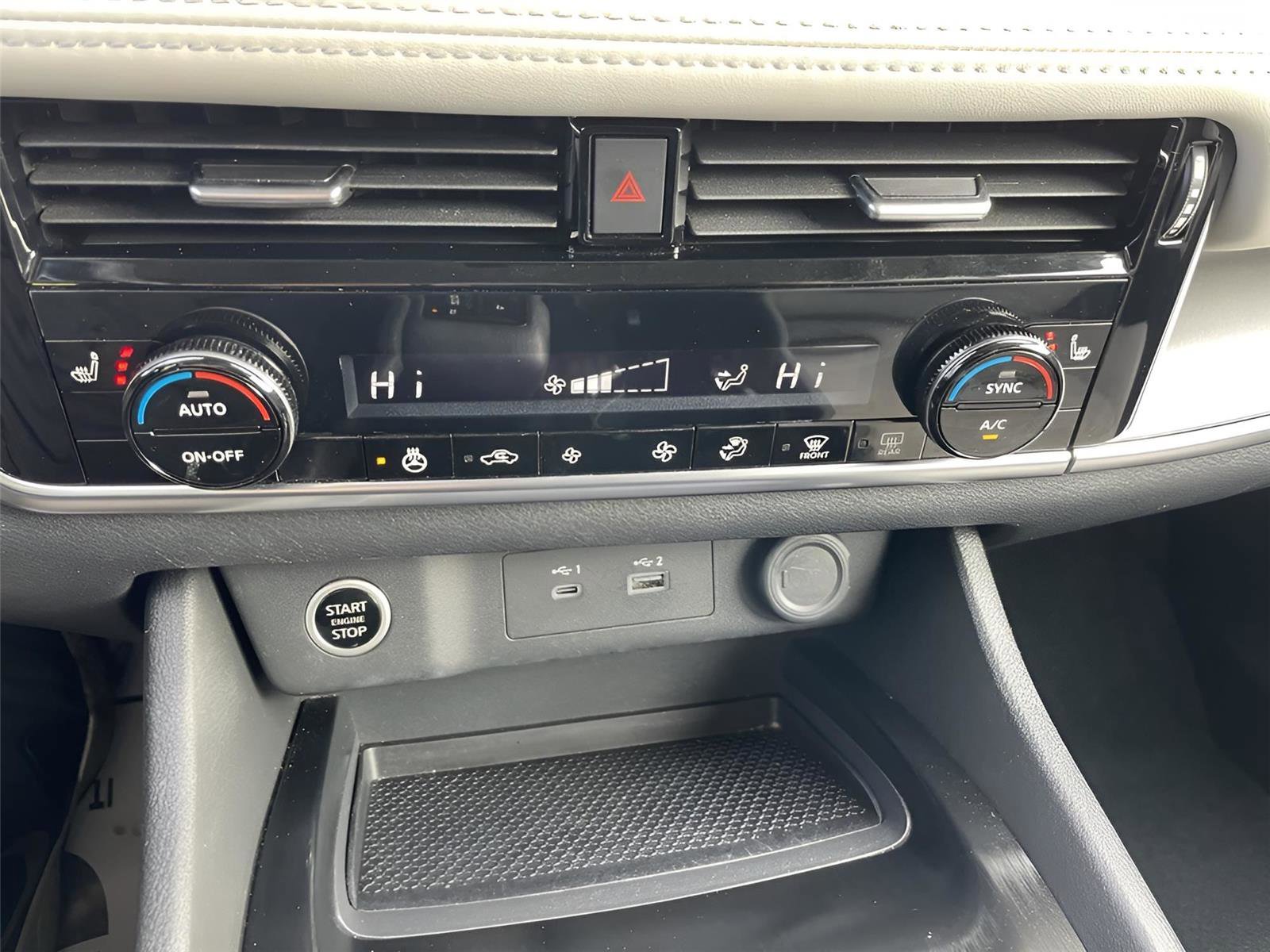 Used 2023 Nissan Rogue SV w/ SV Premium Package image 30