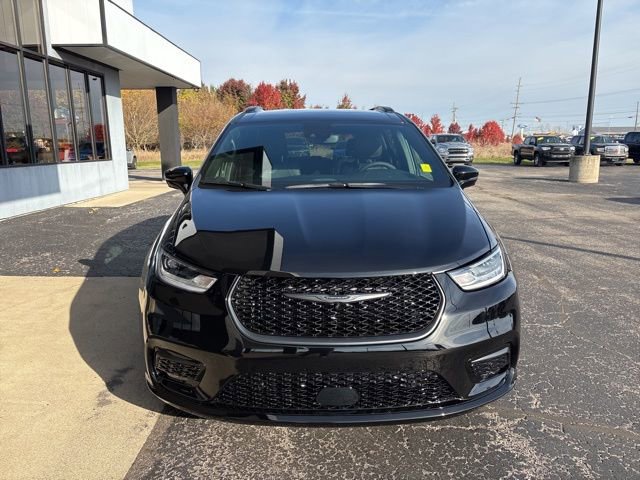 New 2026 Chrysler Pacifica Select w/ S Appearance Package image 7