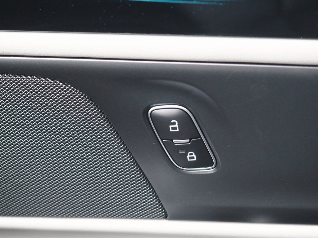 Used 2025 Lincoln Nautilus Premier image 27