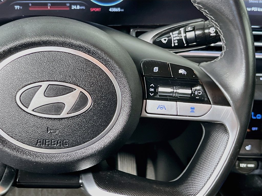 Used 2025 Hyundai Elantra SEL FWD image 16