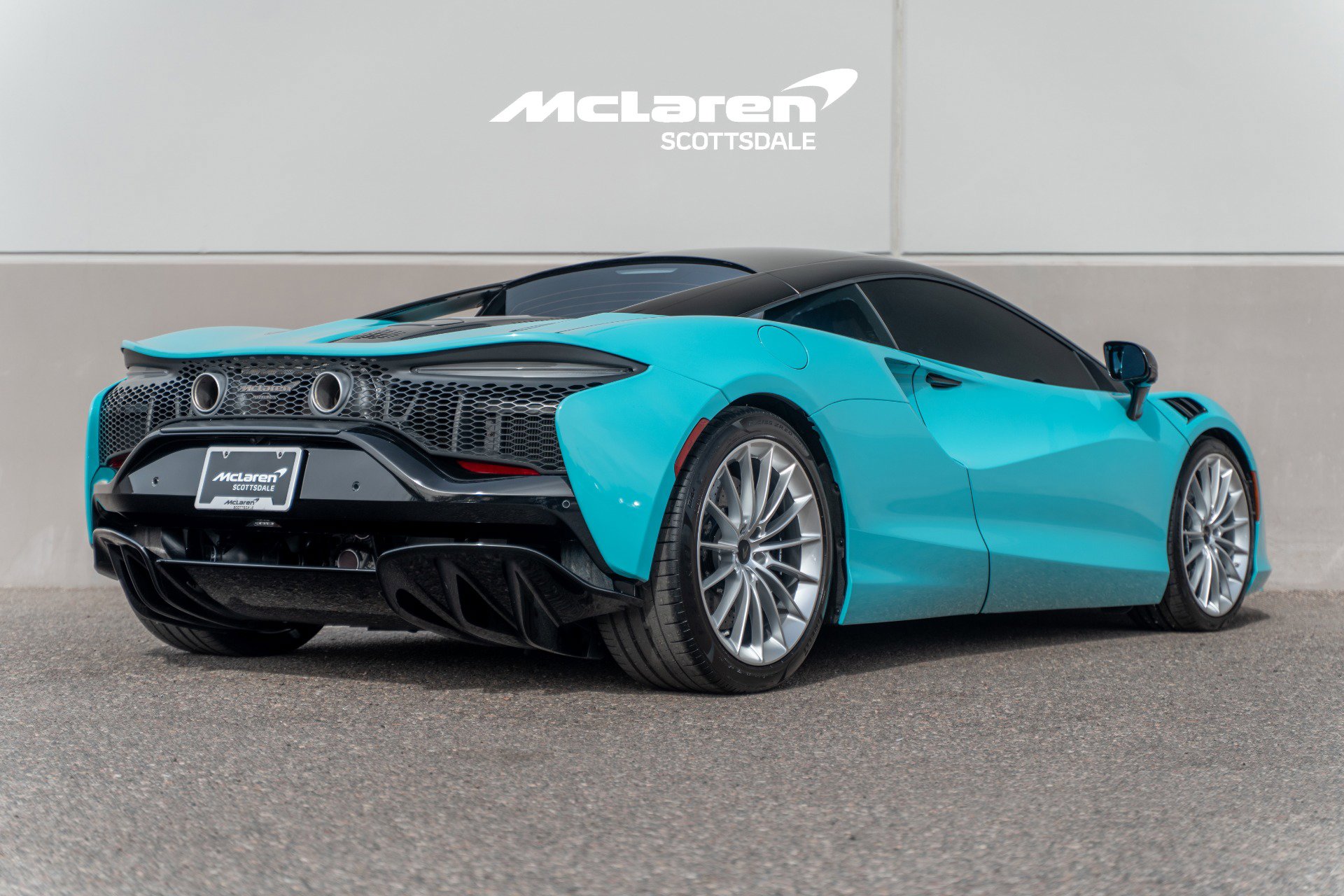 Used 2025 McLaren Artura image 7