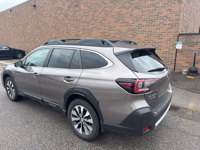 Used 2024 Subaru Outback Limited AWD/4WD image 4