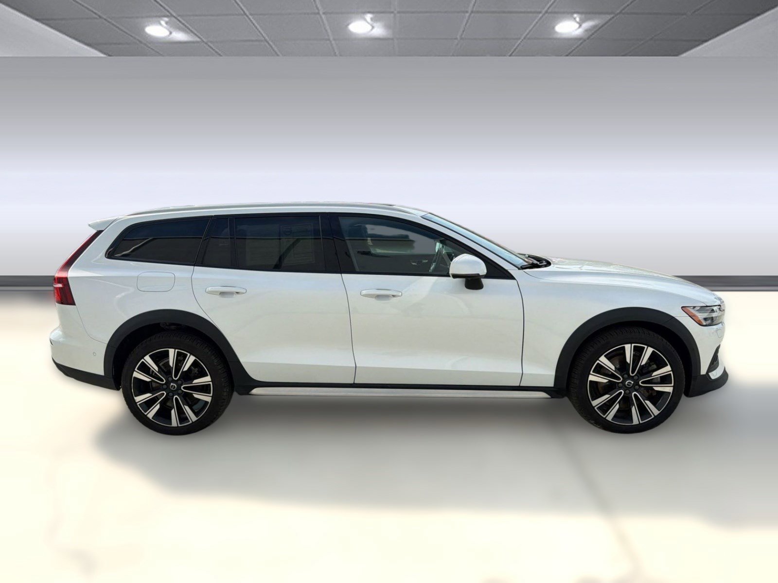 Certified 2024 Volvo V60 B5 Cross Country Ultimate image 8