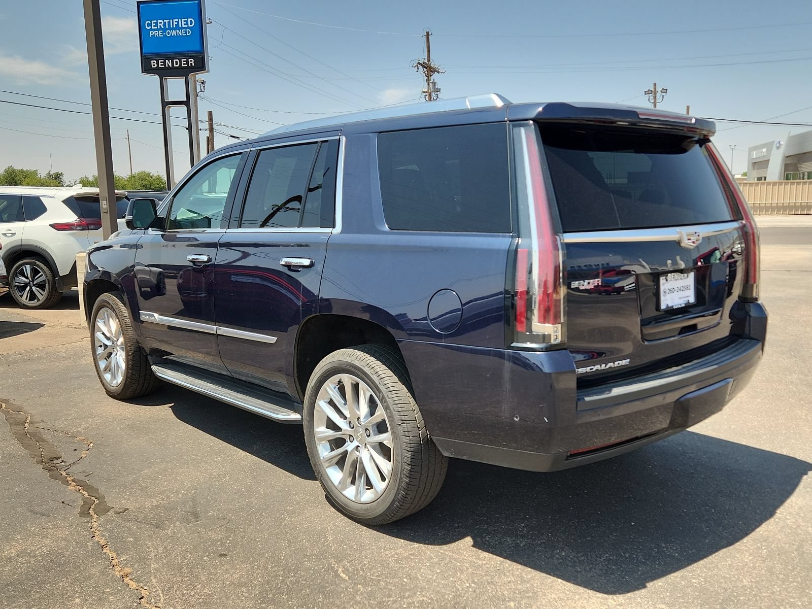 Used 2020 Cadillac Escalade Luxury AWD/4WD image 3