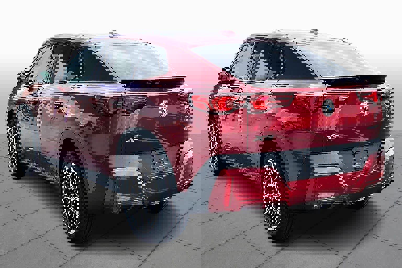 Certified 2025 BMW X2 xDrive28i w/ Premium Package image 11