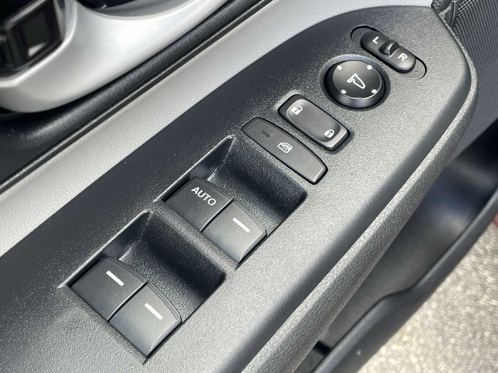 Used 2018 Honda CR-V LX image 12