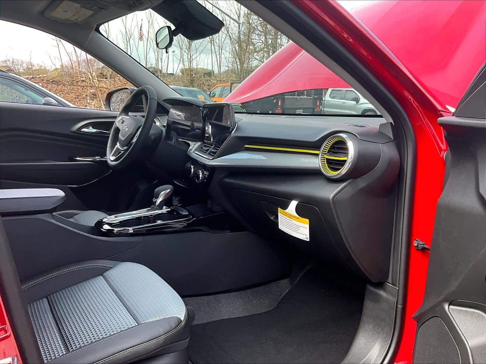 New 2026 Chevrolet Trax LT w/ Driver Confidence Package FWD image 10