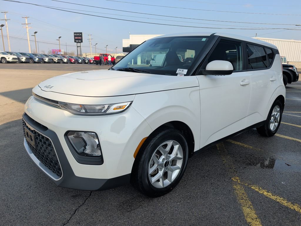 Used 2022 Kia Soul LX w/ Technology Package image 3