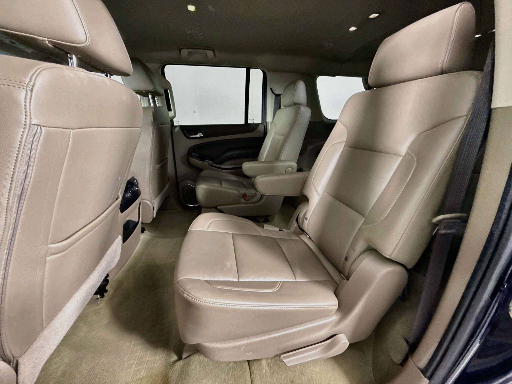 Used 2017 Chevrolet Suburban LT RWD image 22