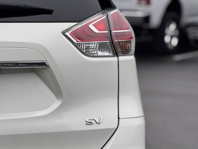 Used 2015 Nissan Rogue SV w/ SV Premium Package image 10