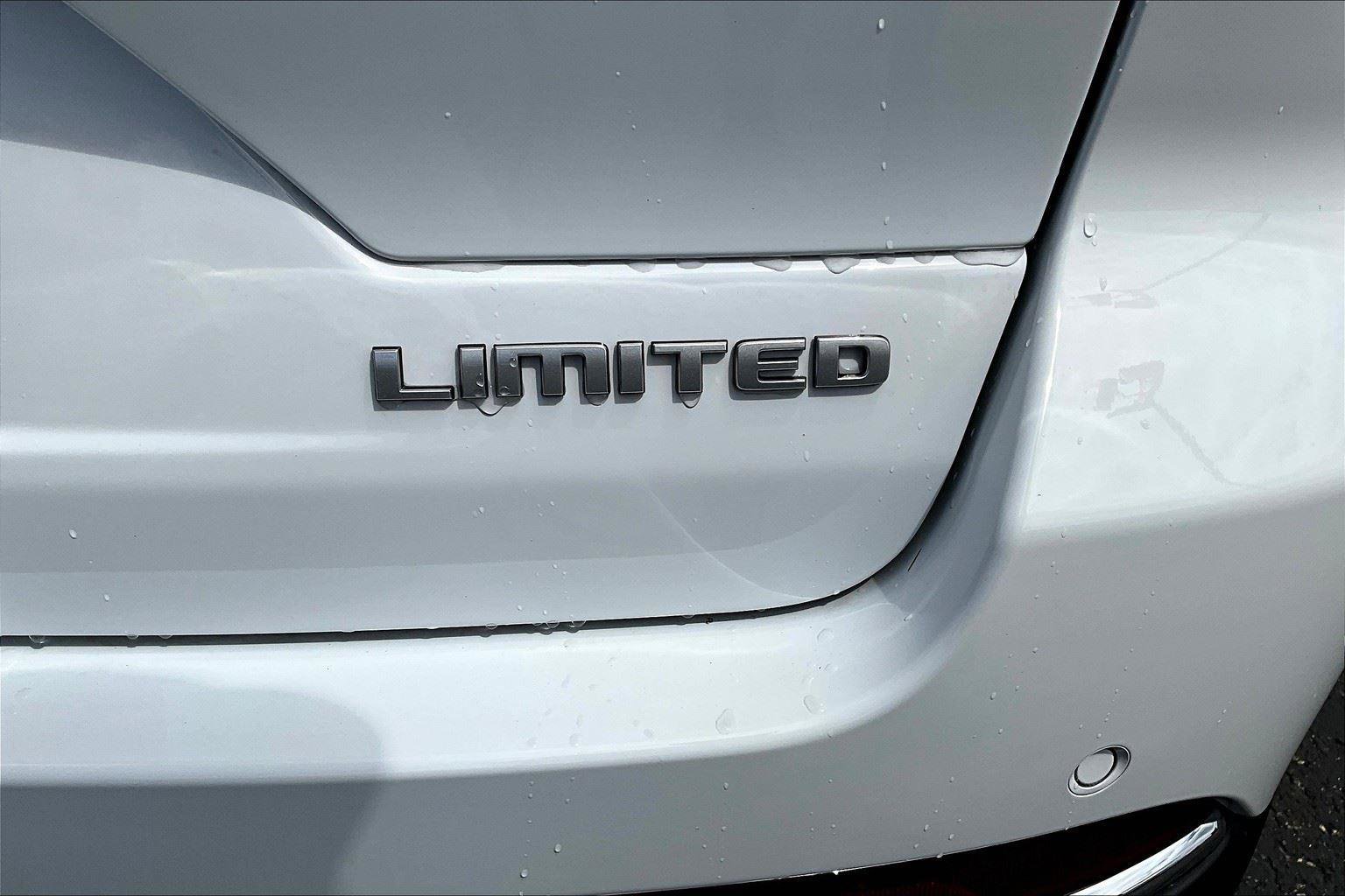 New 2025 Jeep Grand Cherokee Limited w/ Trailer Tow Package image 9