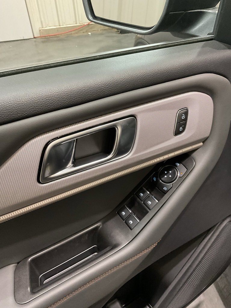 Used 2025 Ford Explorer Active w/ Active Comfort Package image 7