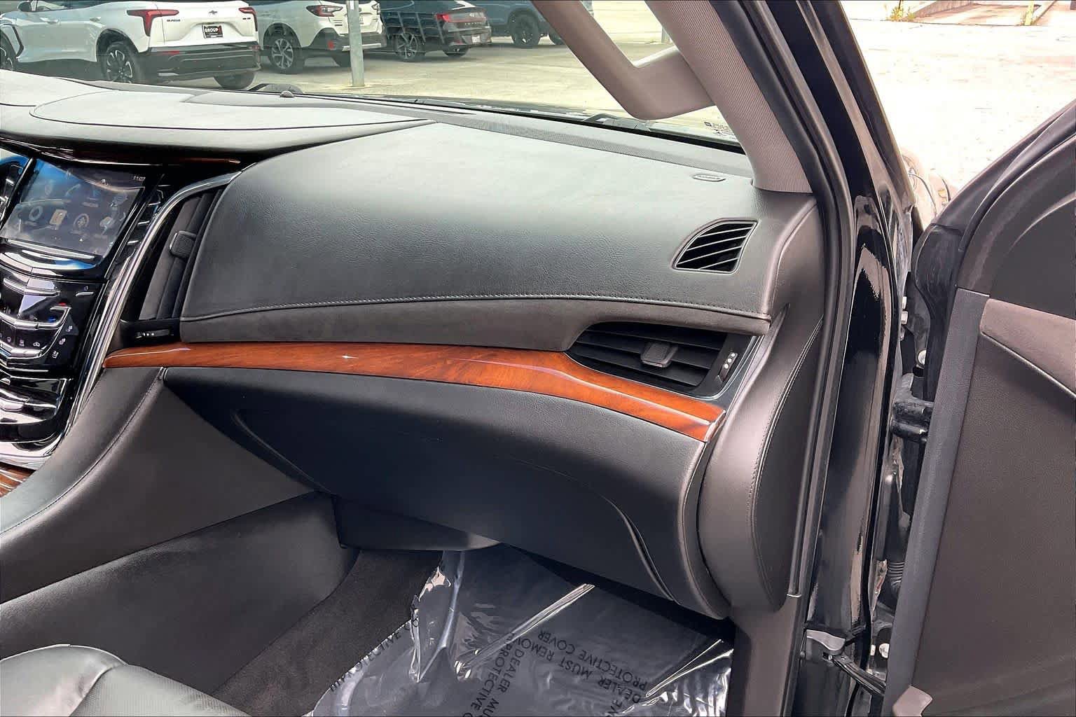 Used 2016 Cadillac Escalade ESV Premium AWD/4WD image 17
