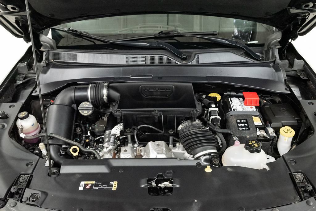 Used 2023 Jeep Compass Latitude image 3