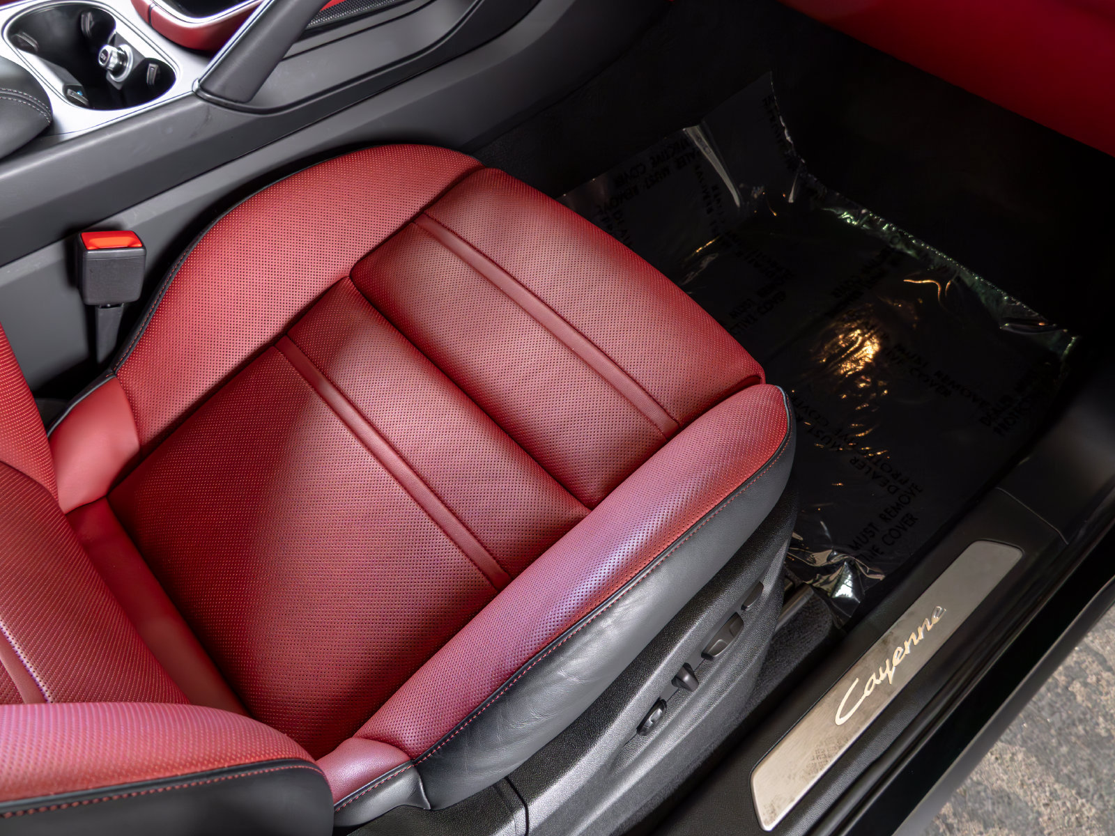 Certified 2025 Porsche Cayenne E-Hybrid Coupe w/ Premium Package Plus AWD/4WD image 51