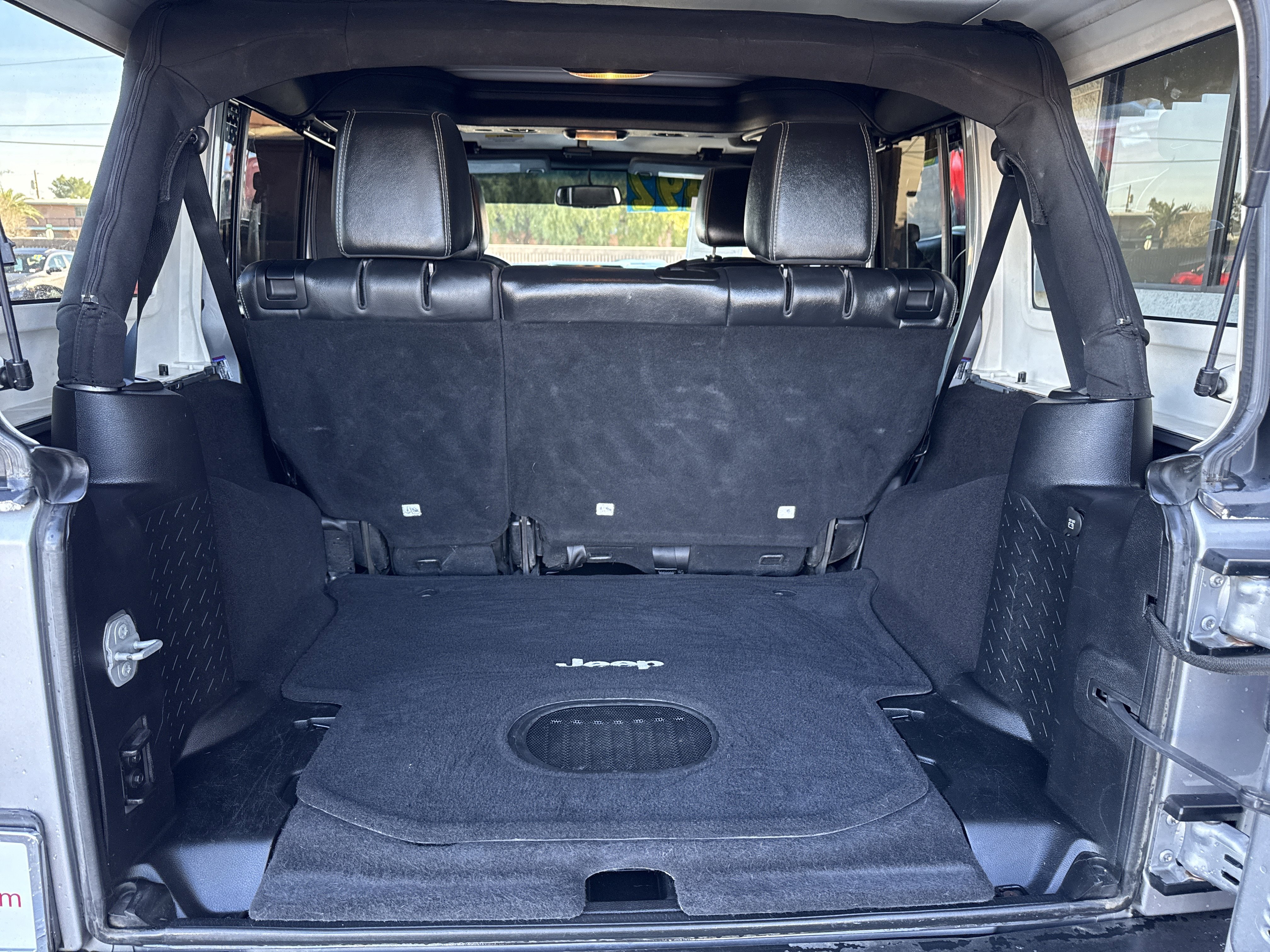 Used 2015 Jeep Wrangler Unlimited Rubicon w/ Connectivity Group image 13