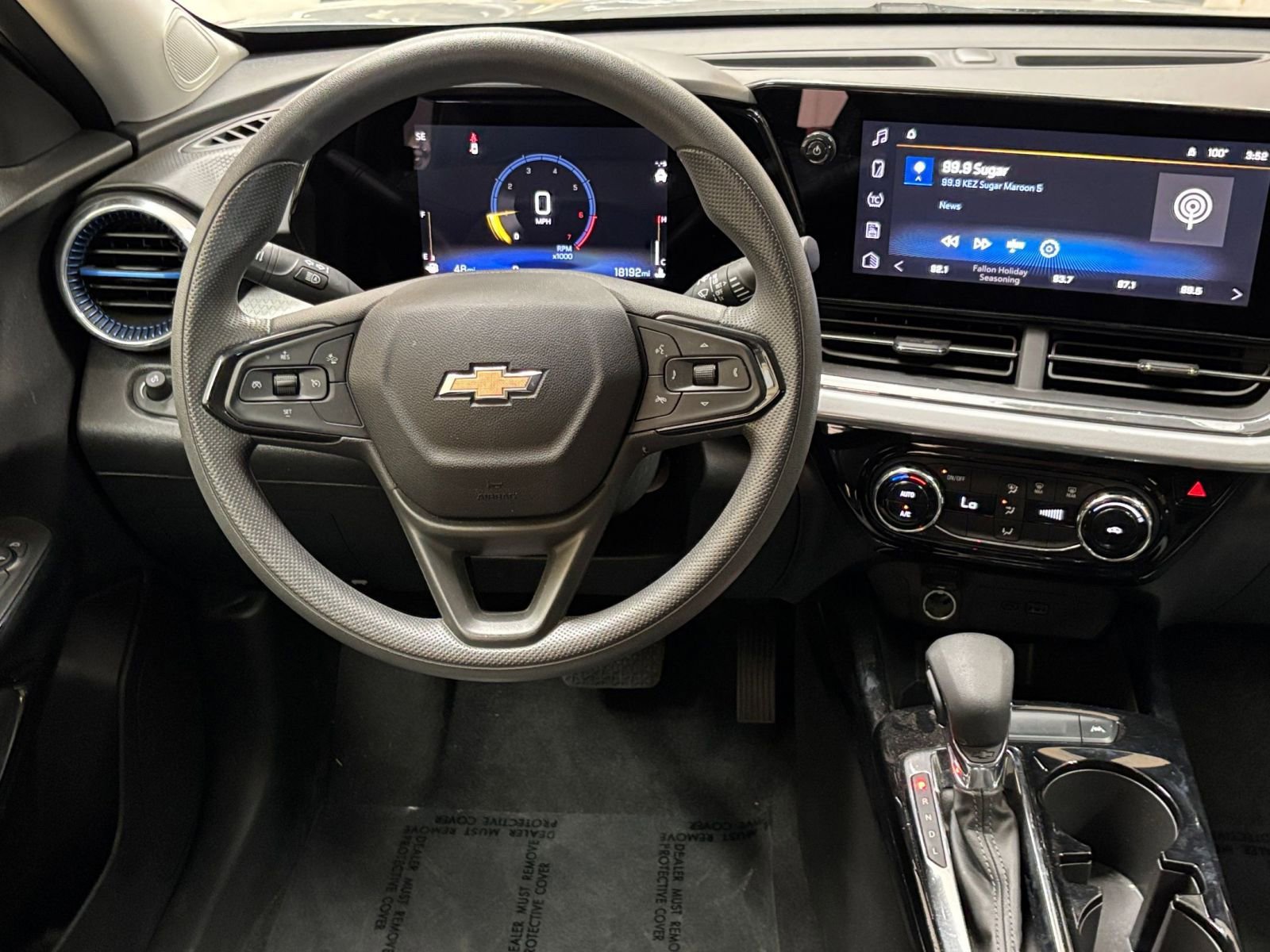 Used 2025 Chevrolet Trax LT FWD image 33