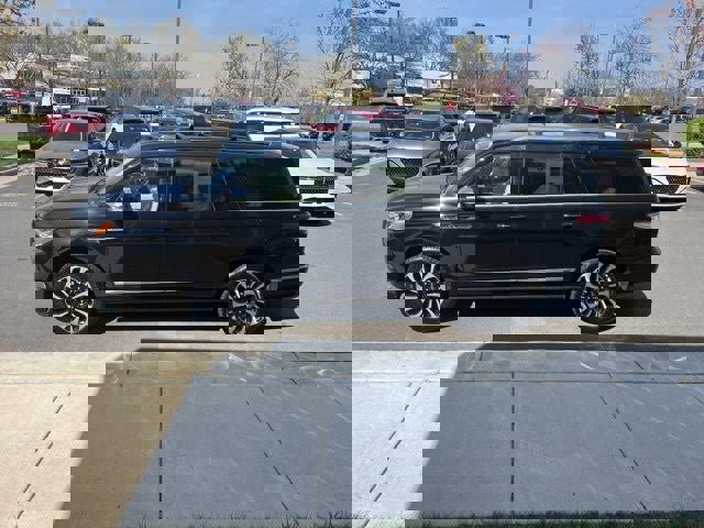 Used 2023 Lincoln Navigator L Black Label image 4