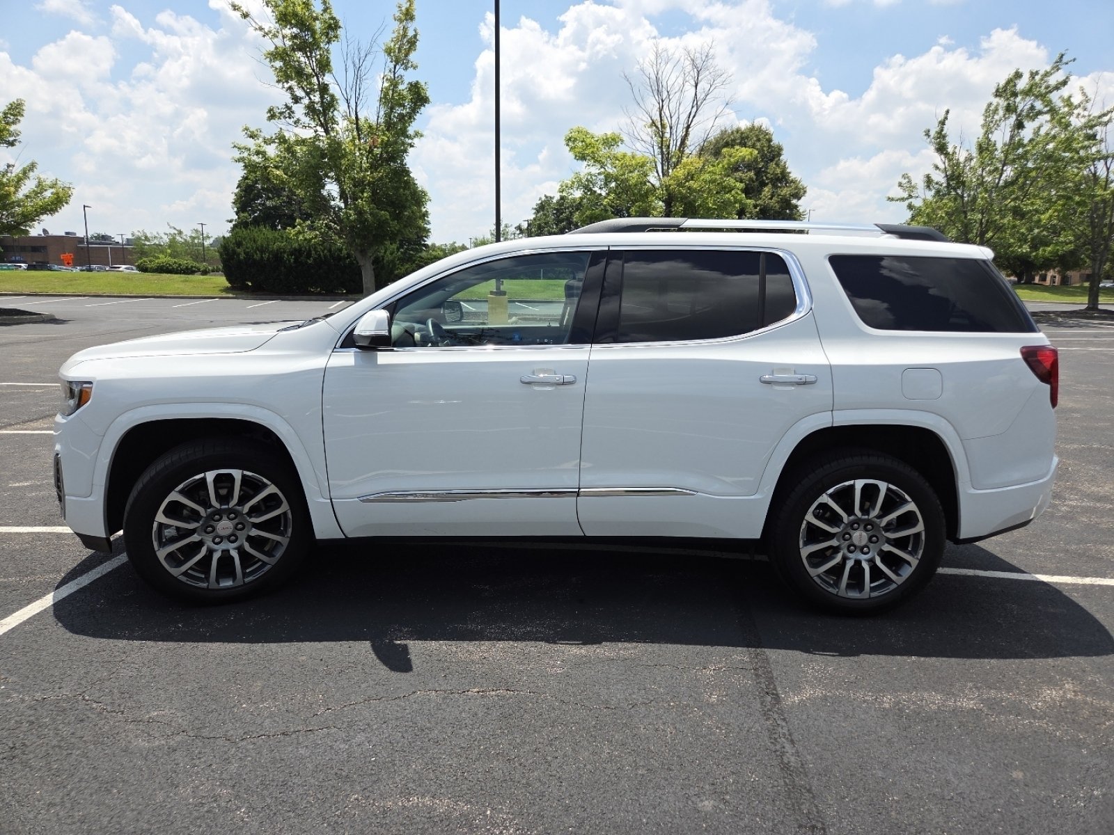 Used 2023 GMC Acadia Denali w/ Denali Technology Package FWD image 22