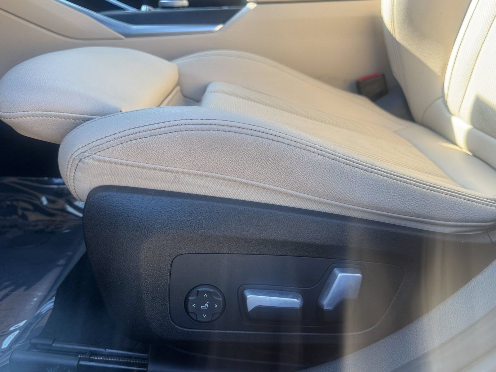 Certified 2023 BMW 330i Sedan w/ Convenience Package RWD image 15