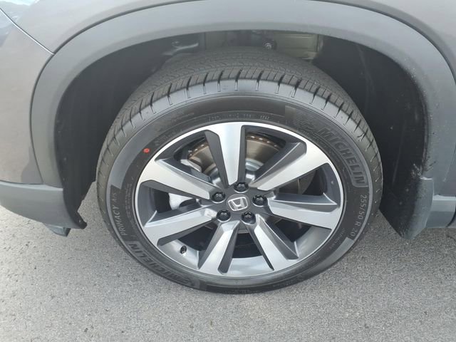 Used 2025 Honda Pilot Touring image 4