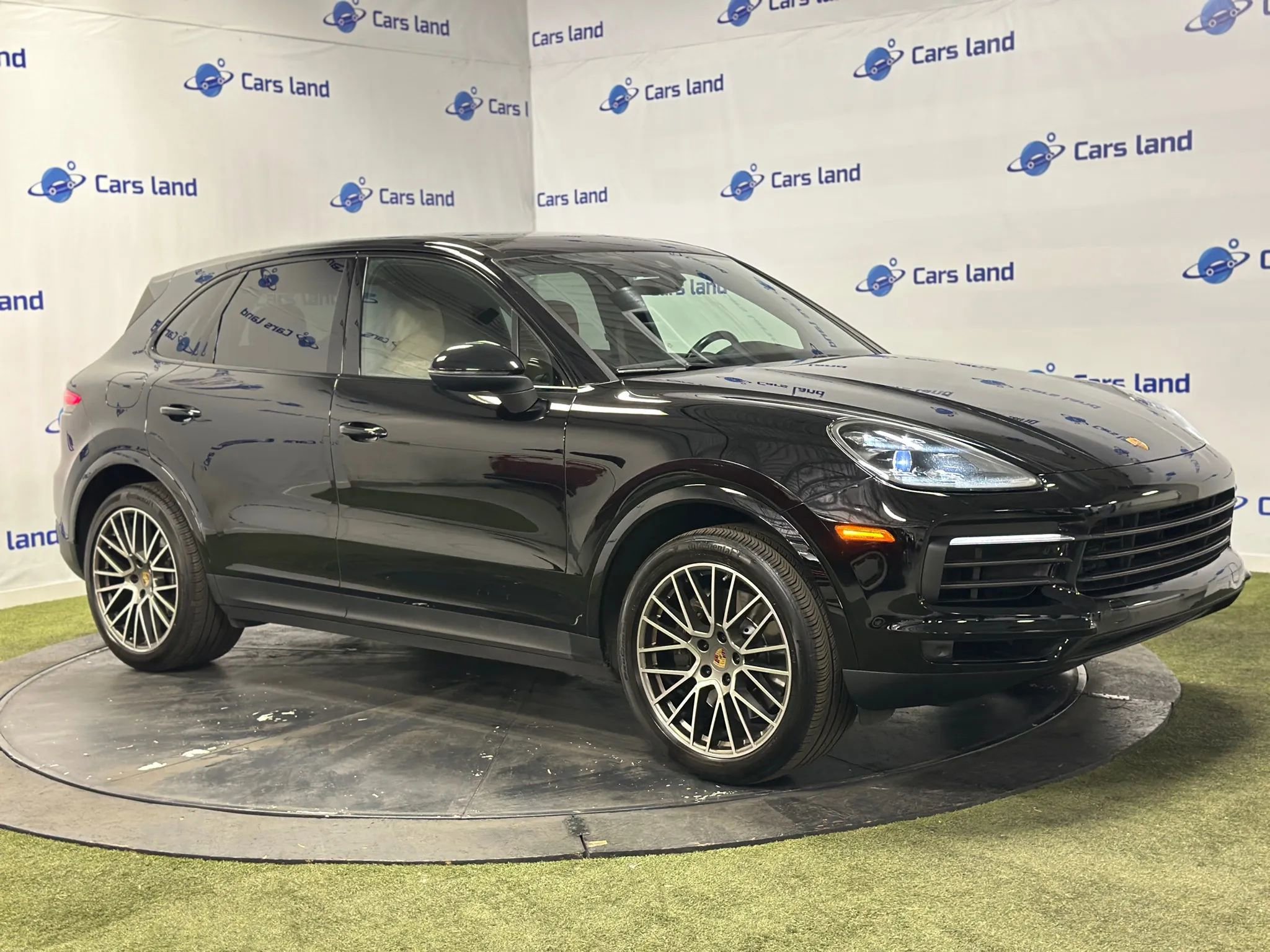 Used 2022 Porsche Cayenne Platinum Edition w/ Premium Package Plus image 2