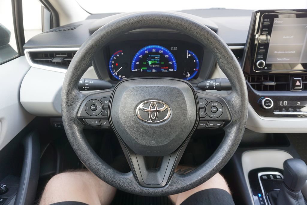 Used 2022 Toyota Corolla LE FWD image 3