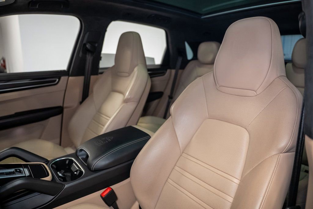 Used 2022 Porsche Cayenne GTS image 31