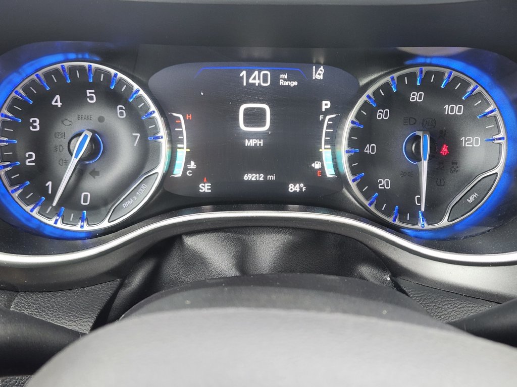 Used 2024 Chrysler Pacifica Touring-L FWD image 7