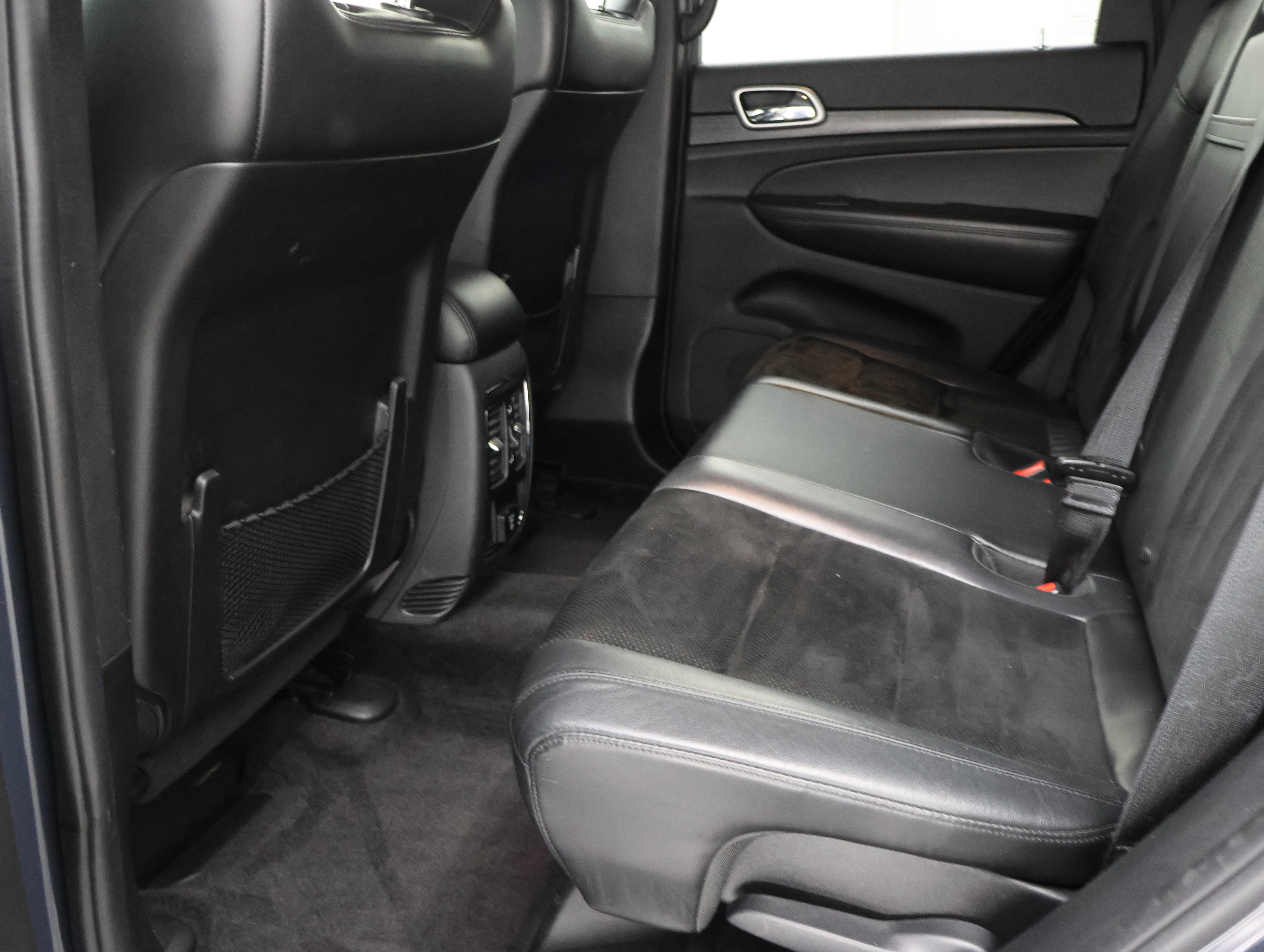 Used 2018 Jeep Grand Cherokee Altitude AWD/4WD image 34
