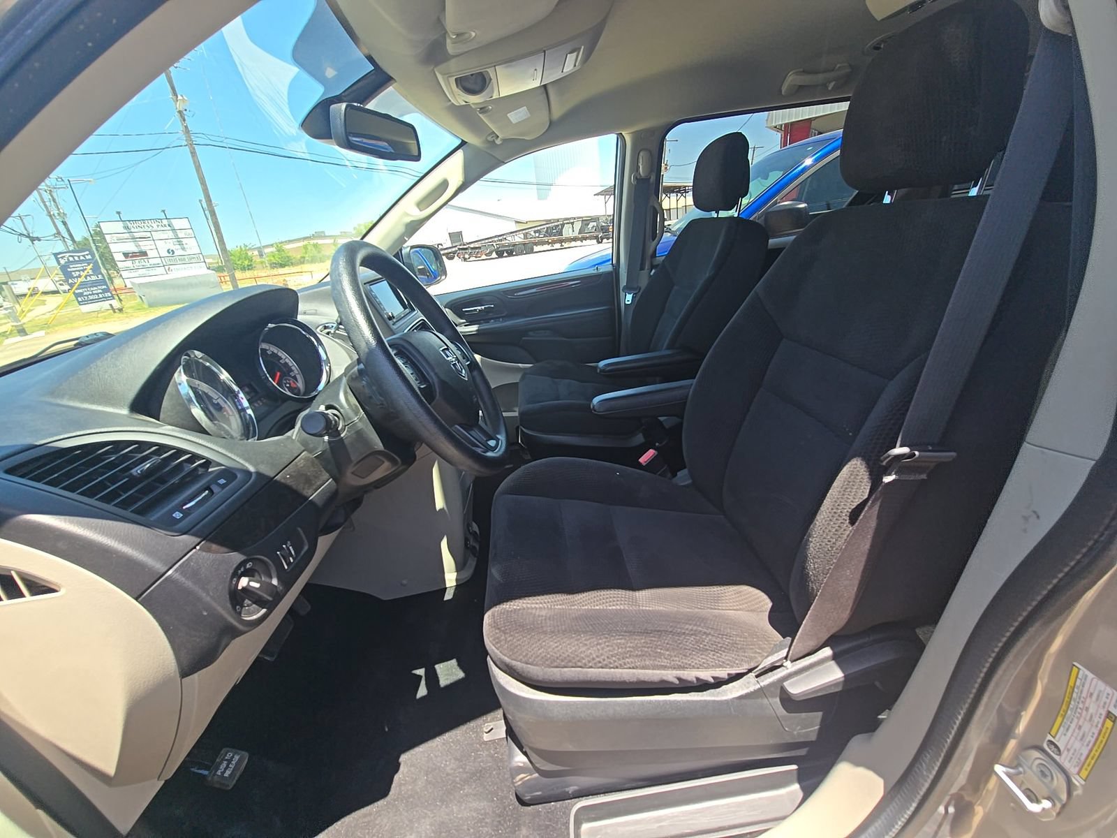 Used 2018 Dodge Grand Caravan SE w/ UConnect Hands-Free Group FWD image 7