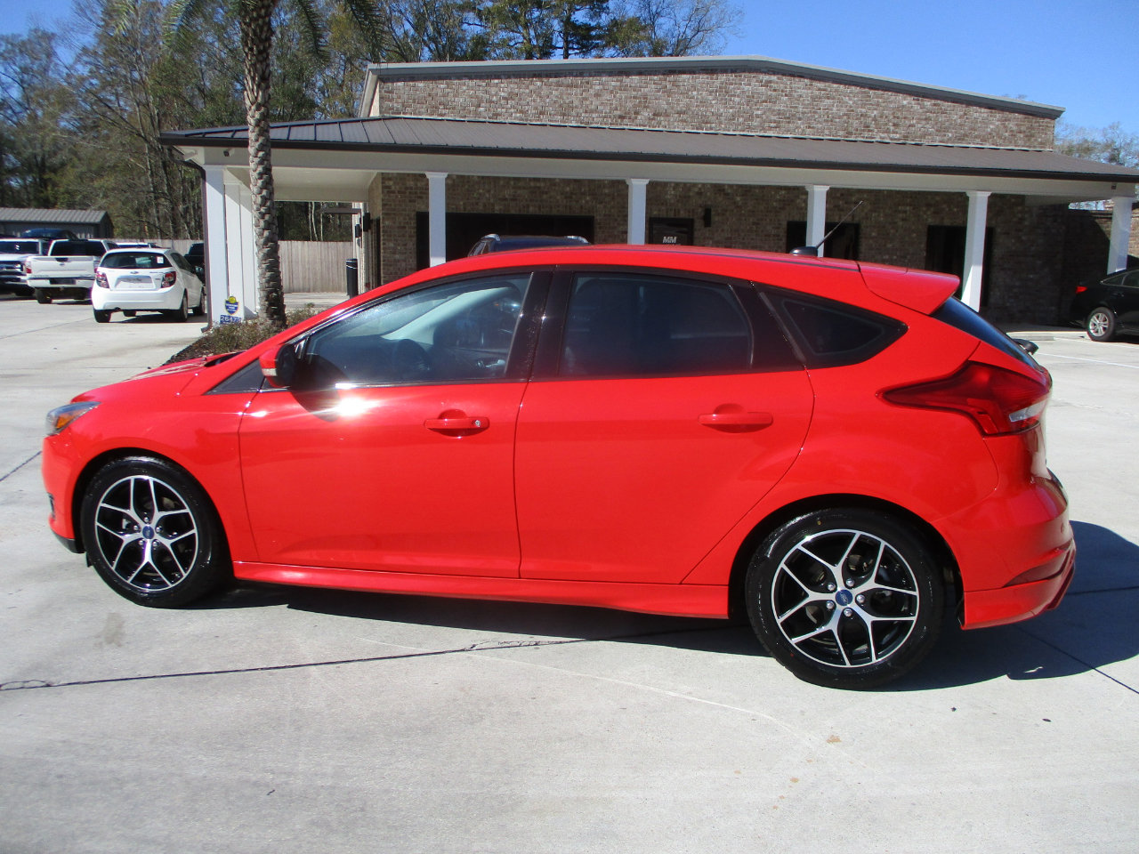 Used 2015 Ford Focus SE w/ SE Sport Package image 18