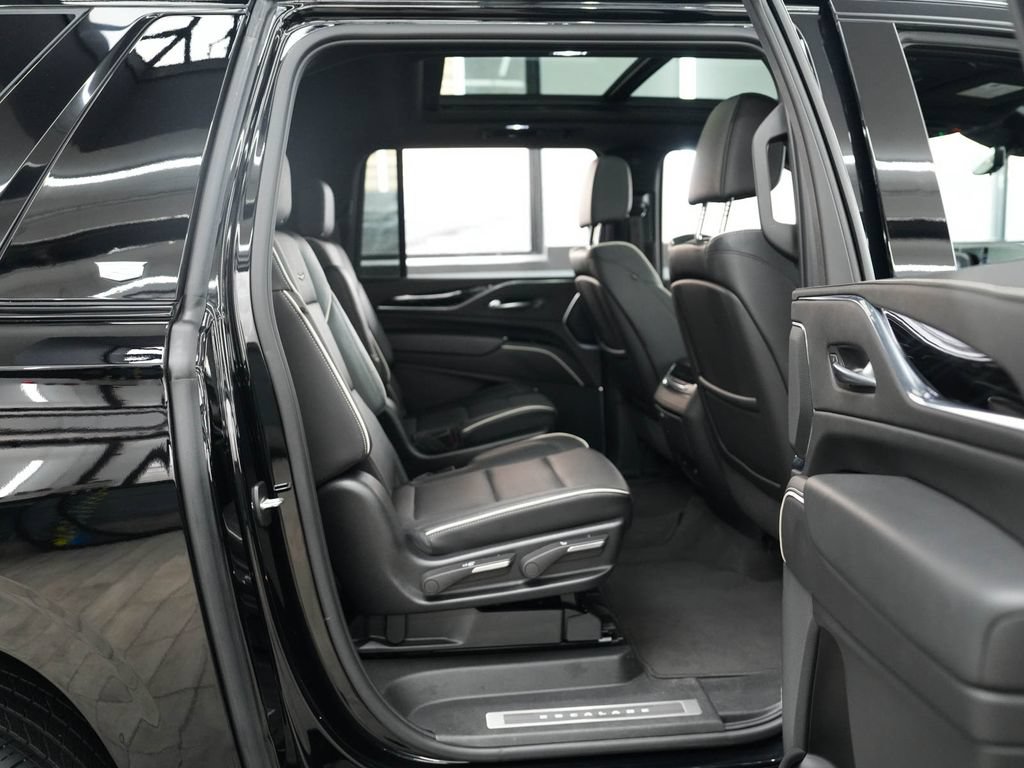 Used 2023 Cadillac Escalade ESV Sport w/ LPO, ONYX Package AWD/4WD image 35
