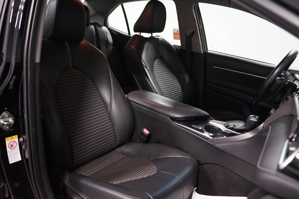 Used 2018 Toyota Camry SE image 25