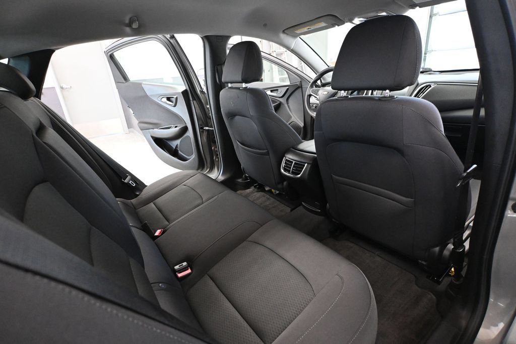 Used 2017 Chevrolet Malibu LT FWD image 42