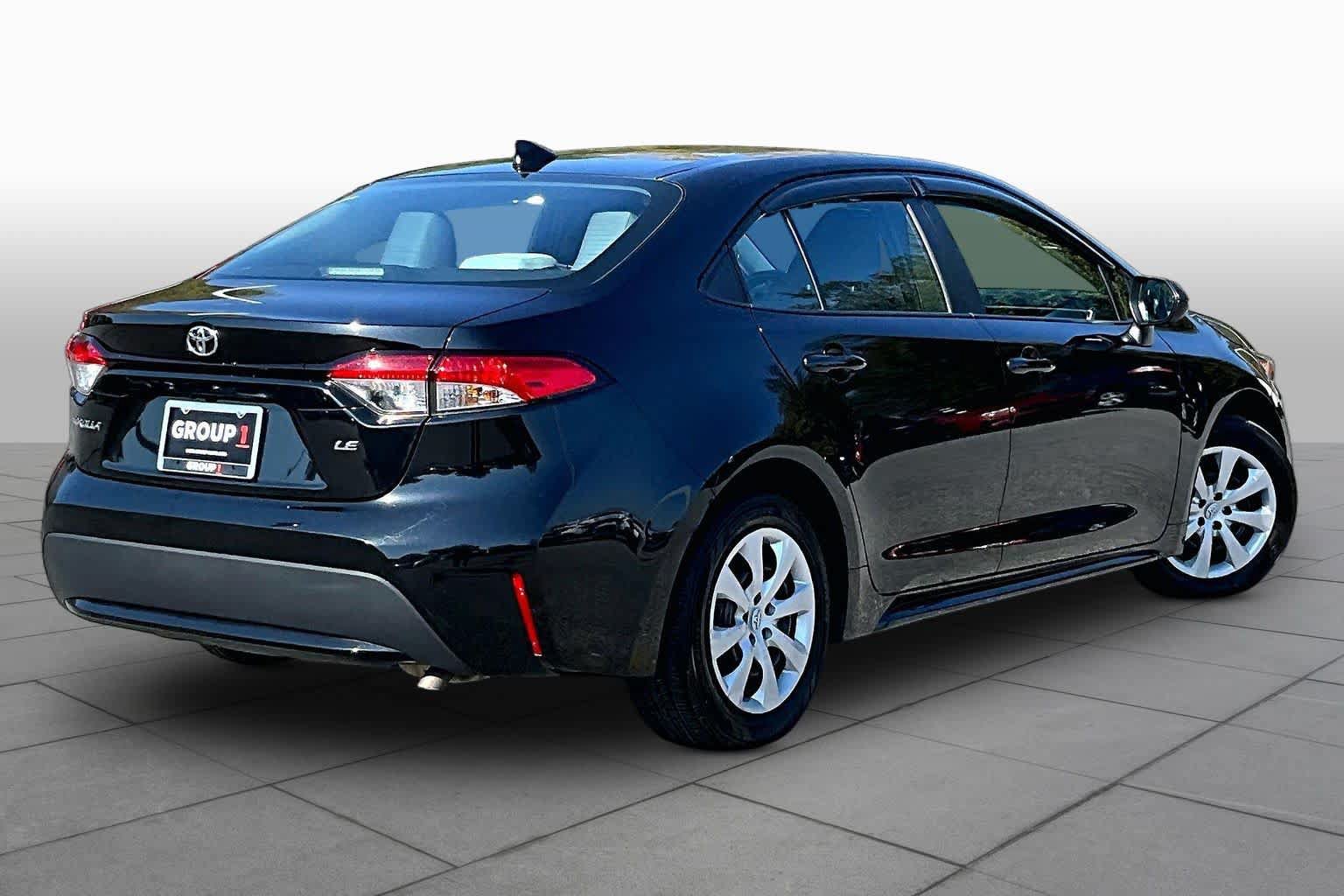Used 2022 Toyota Corolla LE w/ Carpet Mat Package (TMS) FWD image 12