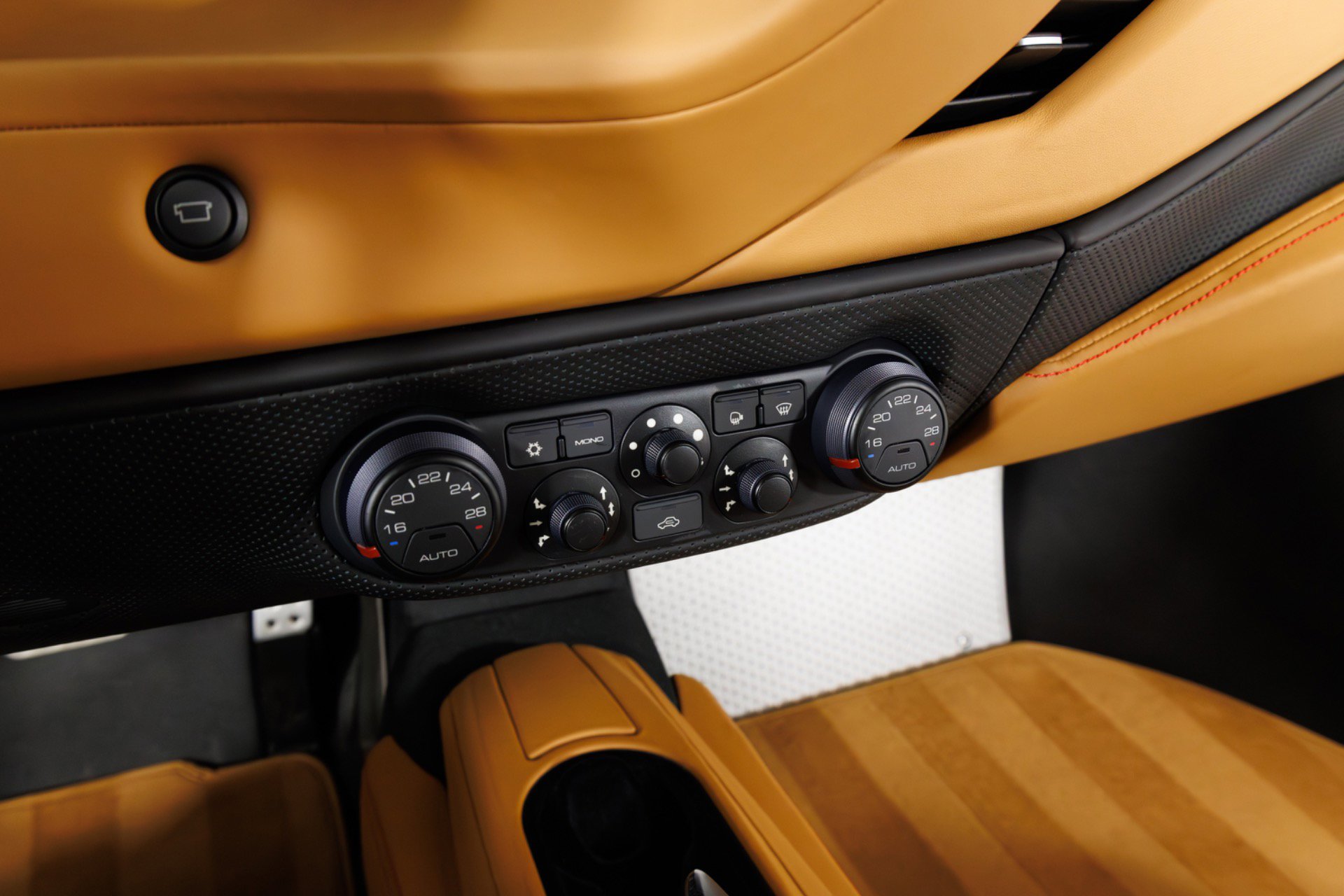Used 2020 Ferrari 488 Pista Coupe RWD image 26