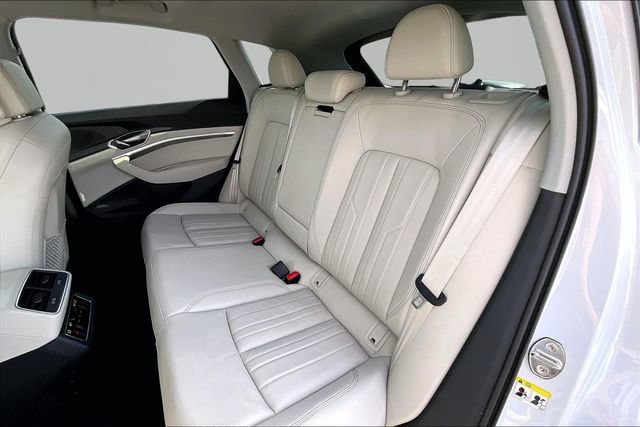 Used 2024 Audi Q8 e-tron Premium AWD/4WD image 28
