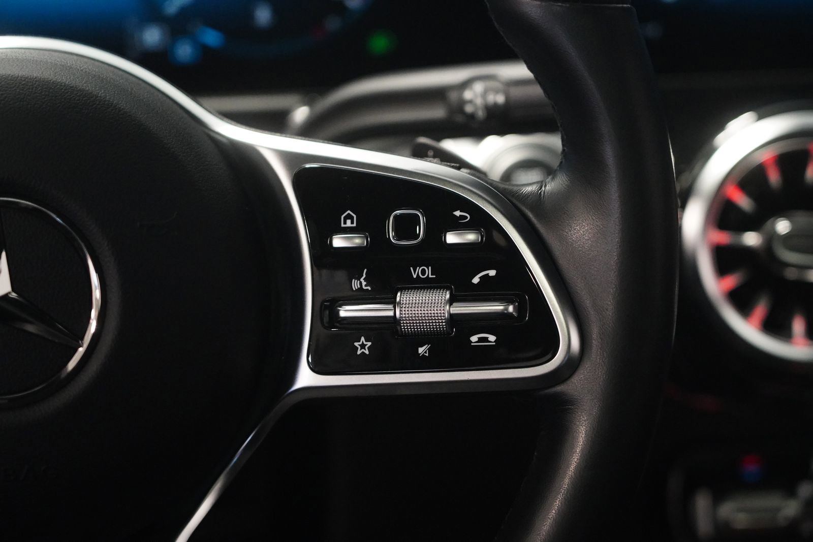 Used 2023 Mercedes-Benz GLB 250 4MATIC image 17