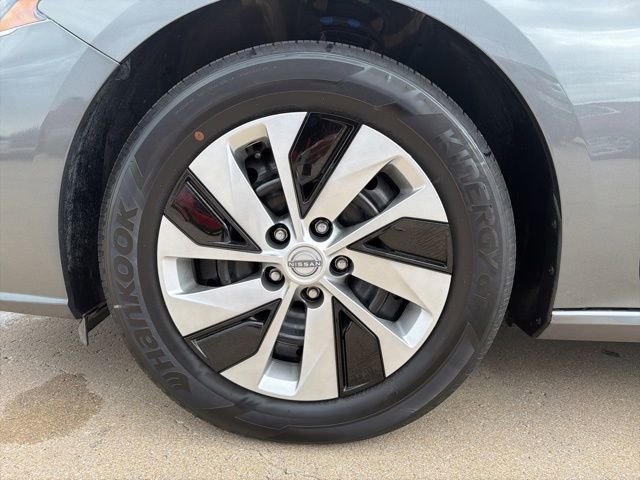 Used 2025 Nissan Altima 2.5 S FWD image 21