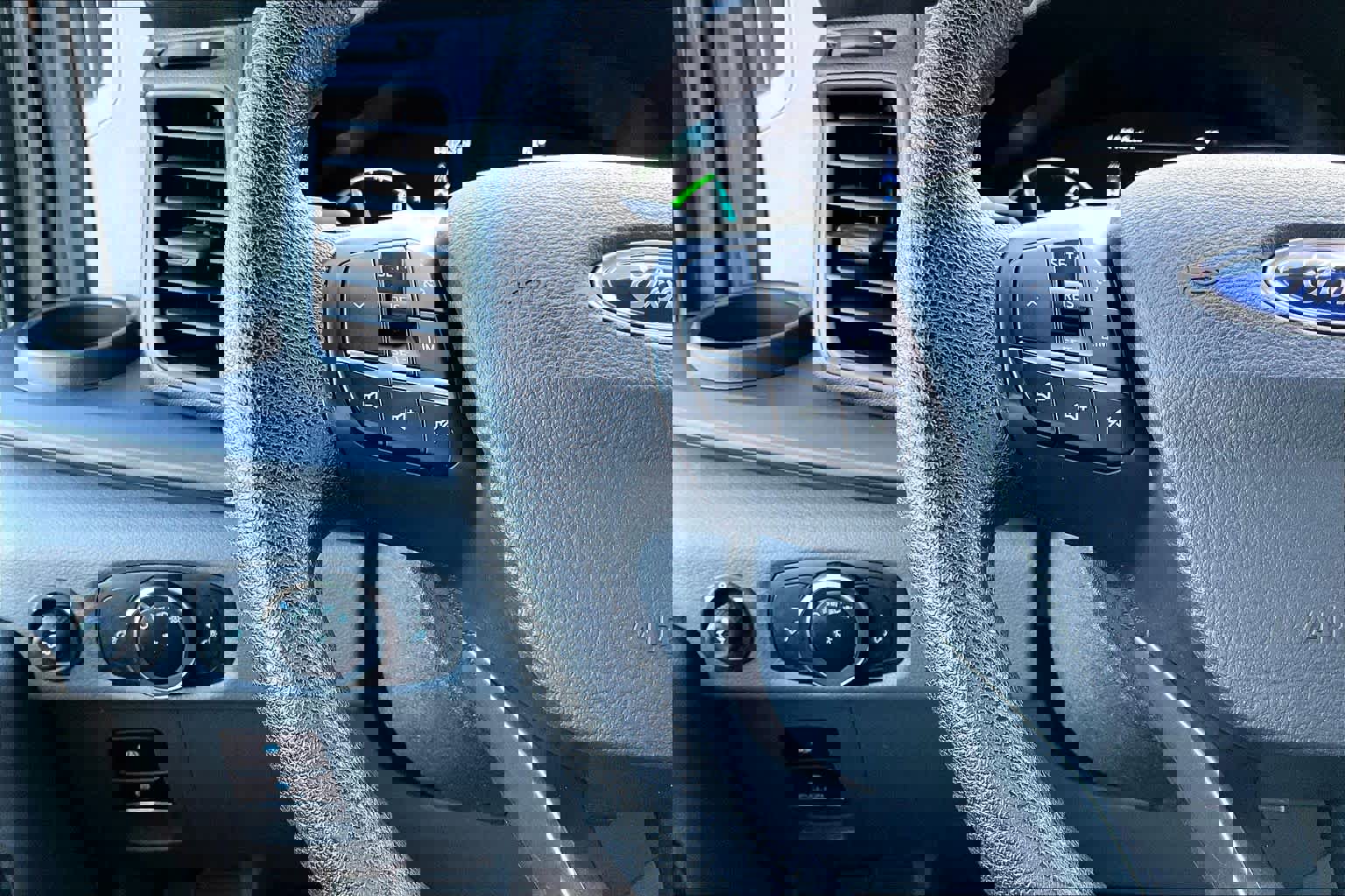 Used 2022 Ford E-Transit Medium Roof image 21