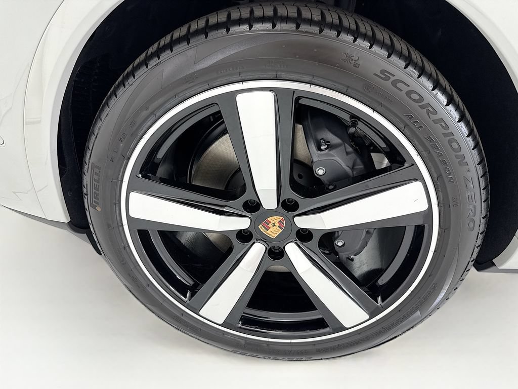 New 2026 Porsche Cayenne Coupe AWD/4WD image 30