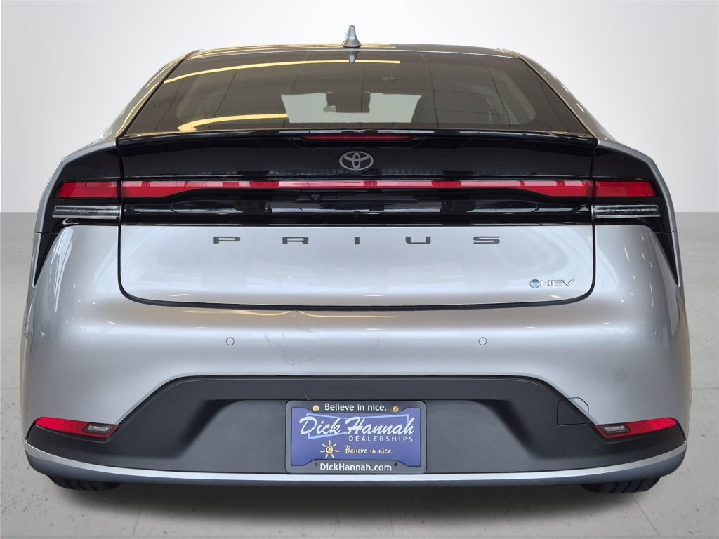 Used 2025 Toyota Prius LE FWD image 8