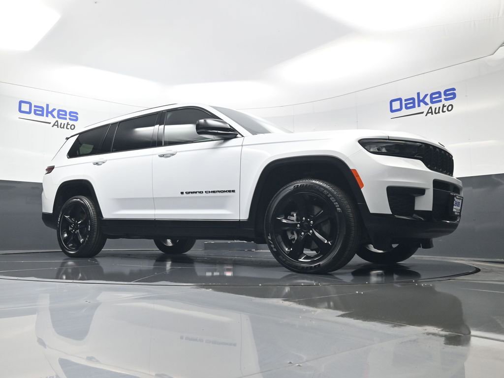 Used 2025 Jeep Grand Cherokee L Altitude image 40