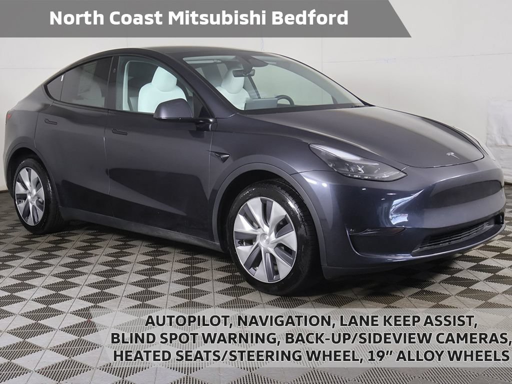 Used 2024 Tesla Model Y Long Range AWD/4WD image 1