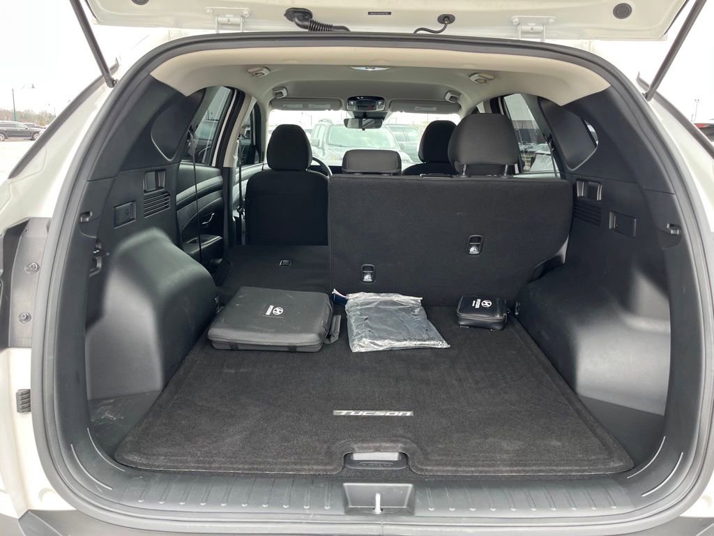 Used 2025 Hyundai Tucson SE image 28