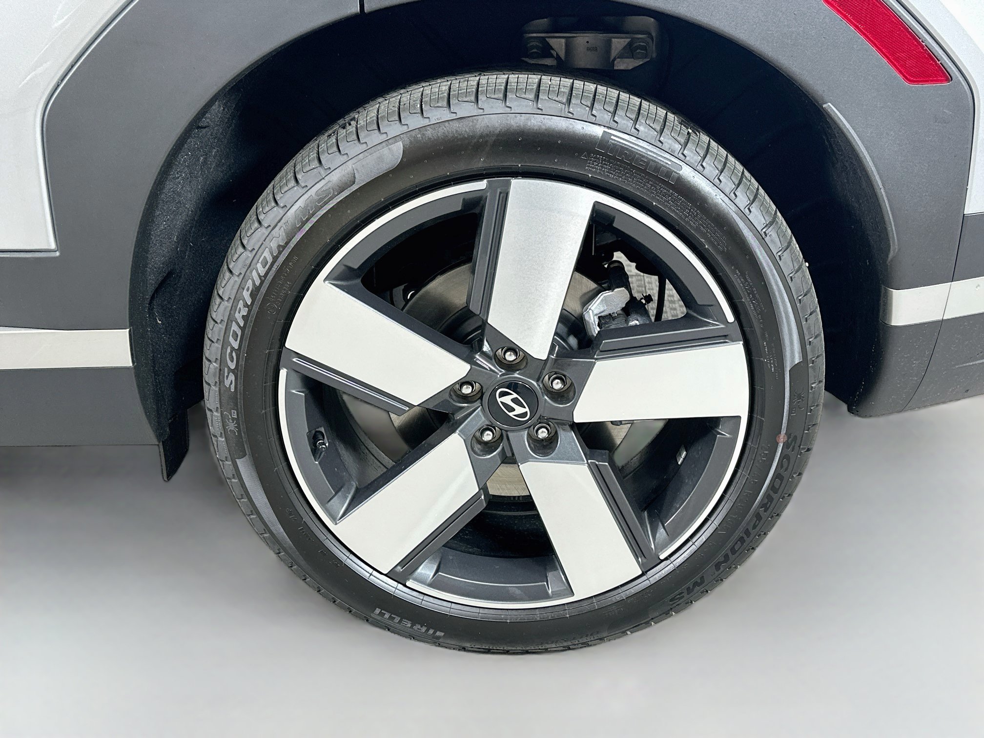 New 2027 Hyundai Santa Fe Limited w/ Tow & Go Package AWD/4WD image 32