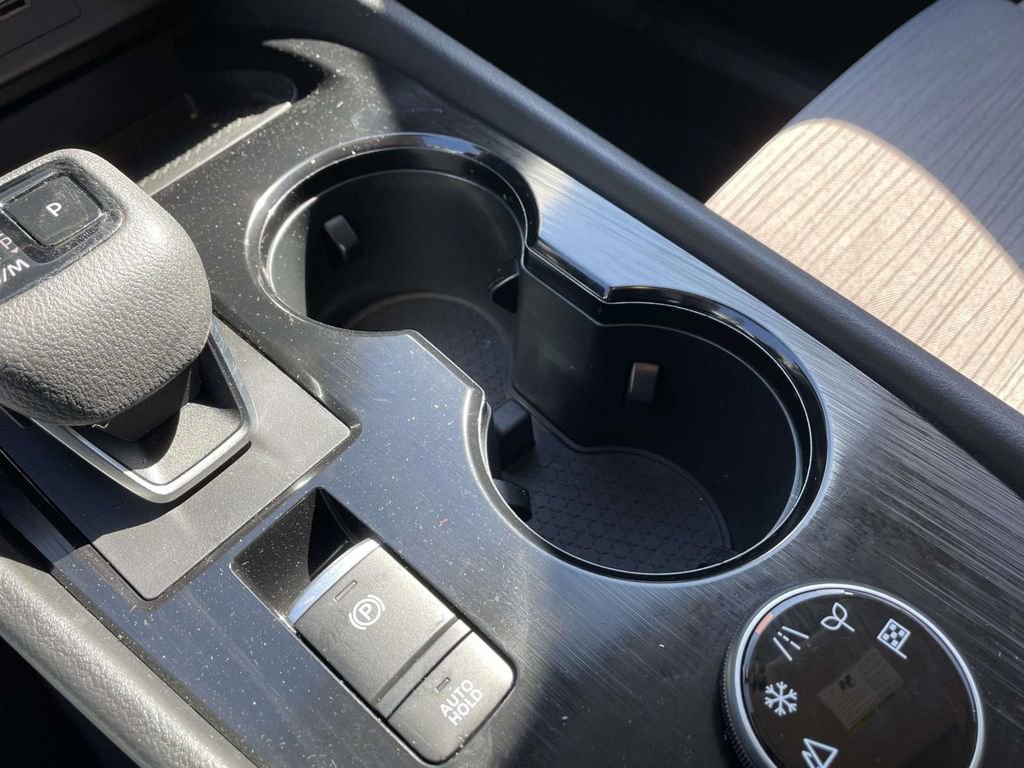 Used 2023 Nissan Rogue SV image 29